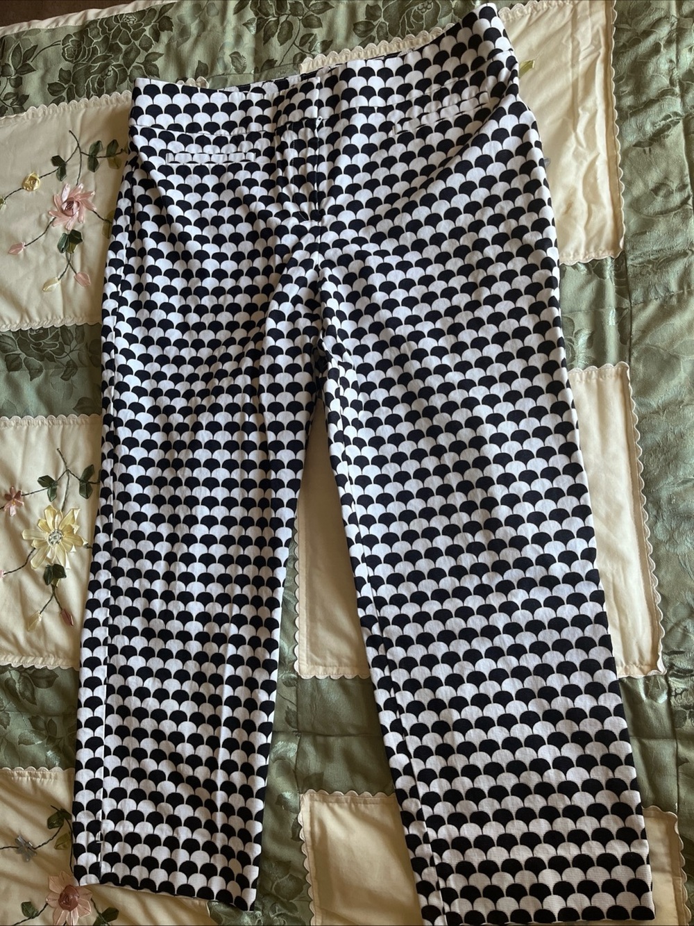 Ann Taylor Kate Fit Ankle Black/ White Size10